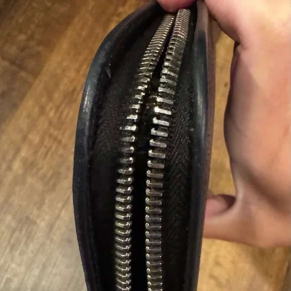 Saint Laurent Black Pebbled Leather Long Zippy Wallet - Full Inclusion - Picture 6 of 14